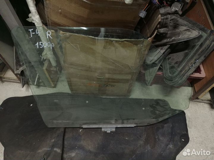 Стекло правое на transporter t4