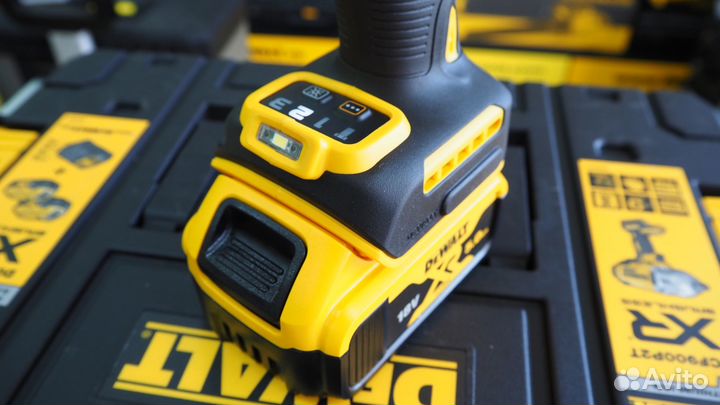 Аккумуляторный гайковёрт DeWalt DCF900P2T