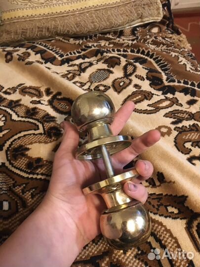 Дверные ручки на дверь в комнату