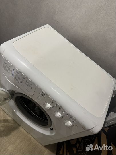 Стиральная машинка бу Indesit Wisl 103