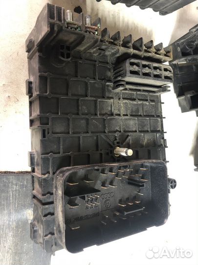 Блок предохранителей Volkswagen Passat B6