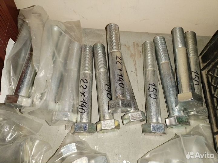 Болт М22х1,5х140 (10,9)