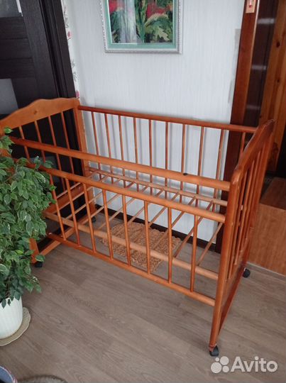 Детская кроватка