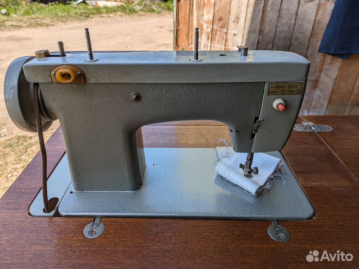 Швейная машинка чайка 142м