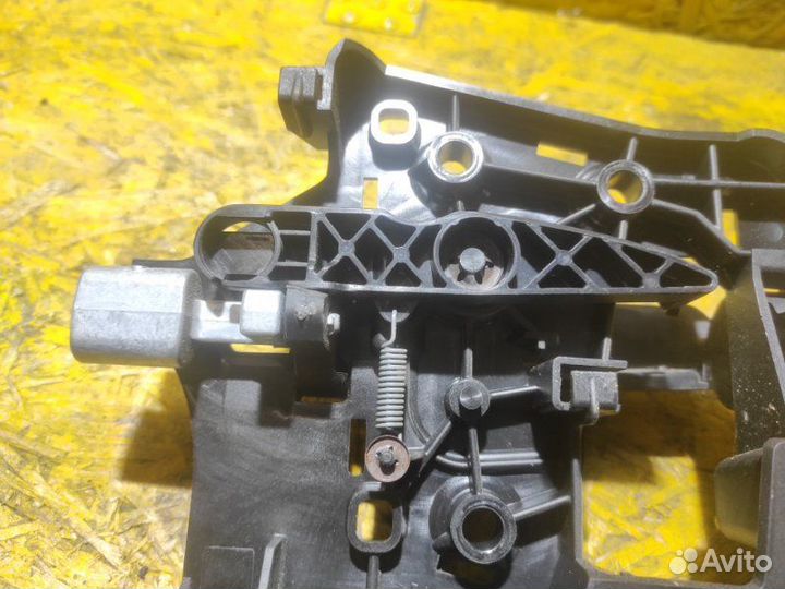 Ручка двери внешняя левая Peugeot Partner B9 DV6