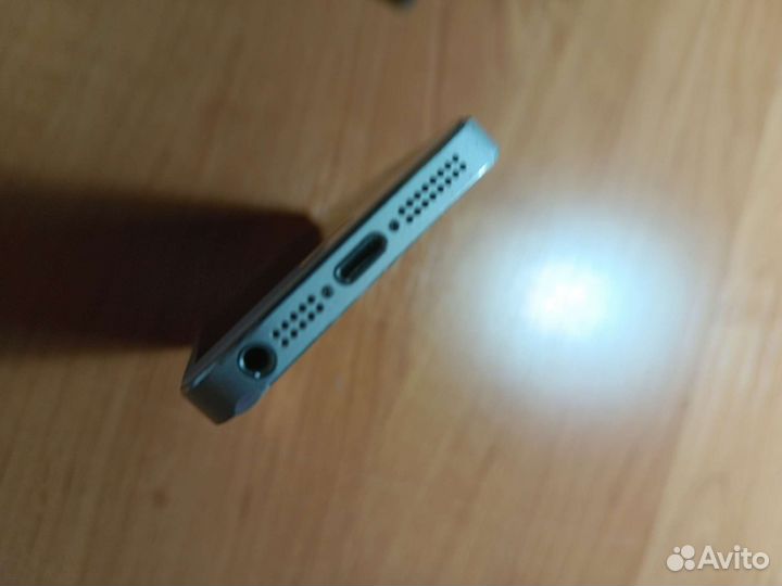 Телефон iPhone 5s