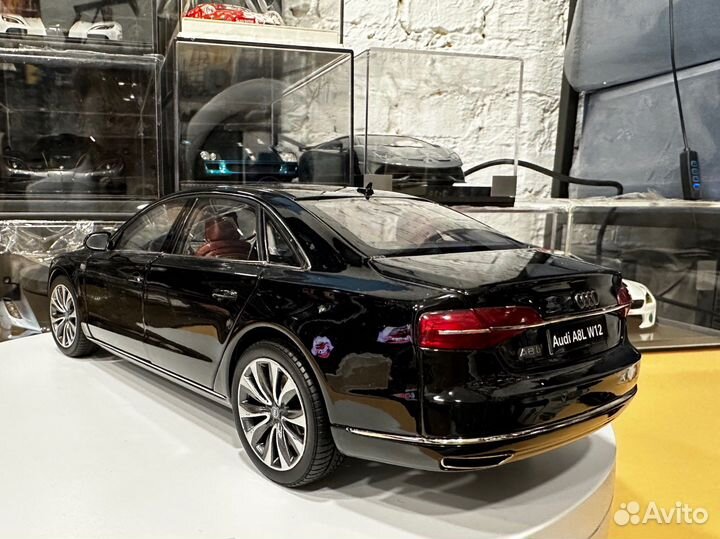 Kyosho Audi A8 W12 2014 Phantom (09232BK) 1:18