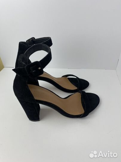 Босоножки с тонкой перемычкой