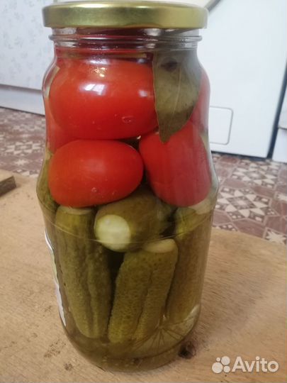 Заготовки, огурцы солёные, капуста квашеная