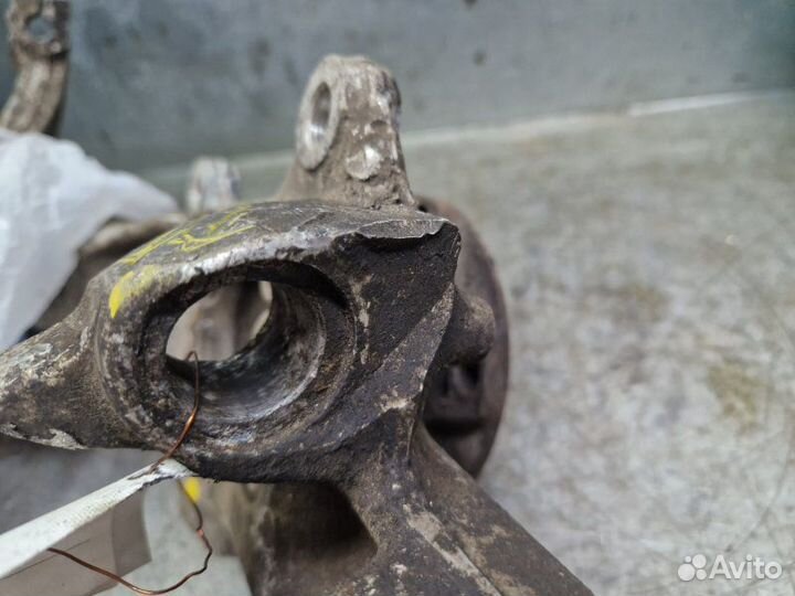 Кулак поворотный передний правый передний правый