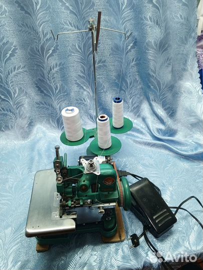 Оверлок промышленный 3 ниточный GN1-2D (51 класс)