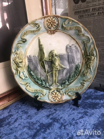 Колекционная Тарелка Франция Жанна Дарк Майолика