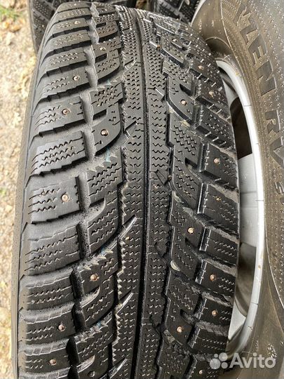 Kumho I'Zen RV Stud KC16 215/70 R16