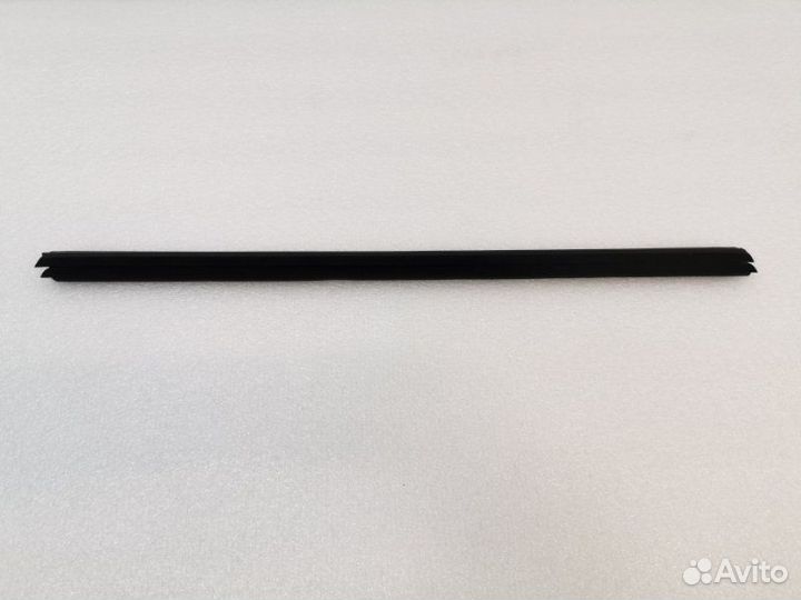 Уплотнитель стекла двери передний правый