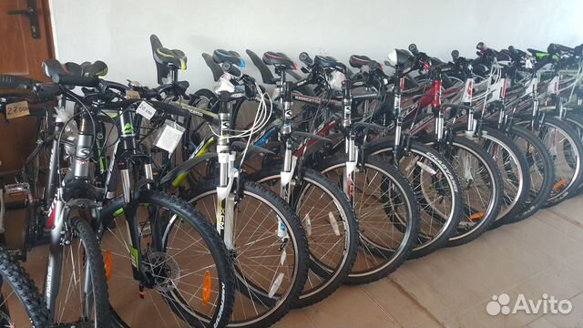 Магазин бу велосипедов. Склад велосипедов. Велосипед велосити. Скупка велосипедов. Много велосипедов.