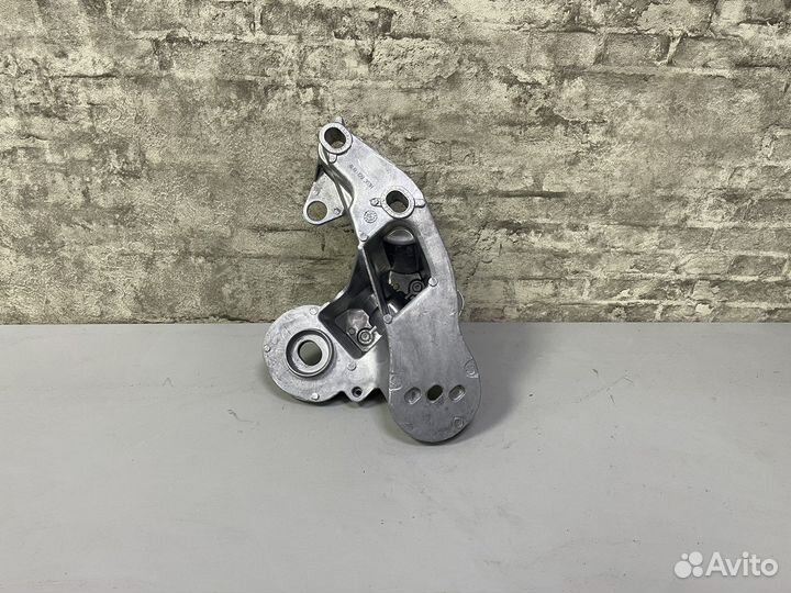 Кронштейн опоры двс левый Ауди А6 С6