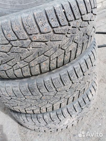 Nokian Tyres Hakkapeliitta 7 SUV 215/65 R16 102T