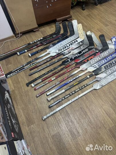 Обломки хоккейных клюшек