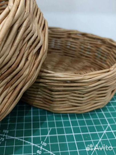 Корзина плетеная из бумажной лозы