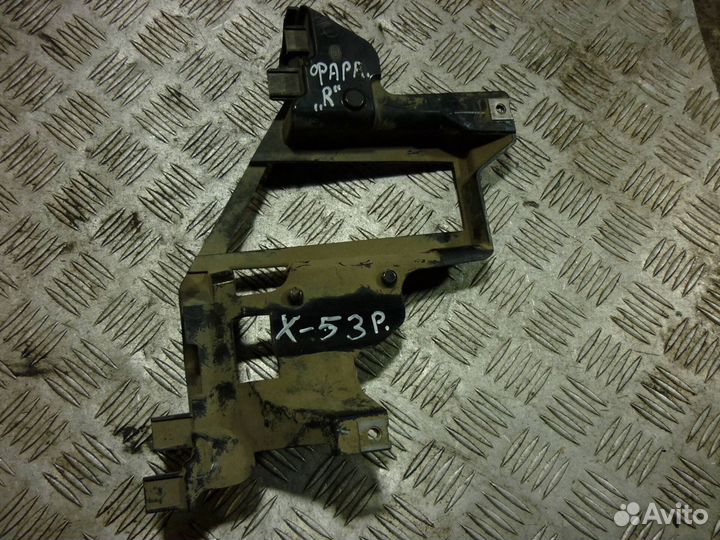 Кронштейн фары правый BMW X5 E53 рестайлинг