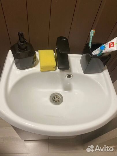 Тумба для ванной бу с раковиной и смесителем