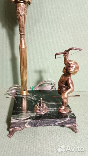 Настольная лампа