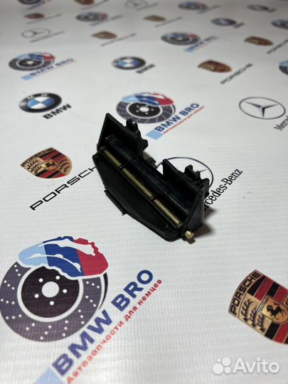 Петля лючка бензобака E34 E32 крепление