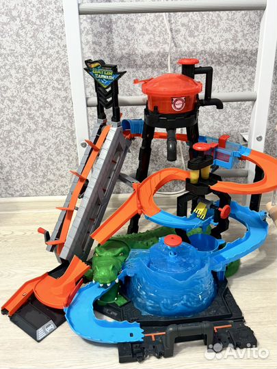 Трек Автомойка Hot Wheels (крокодил)