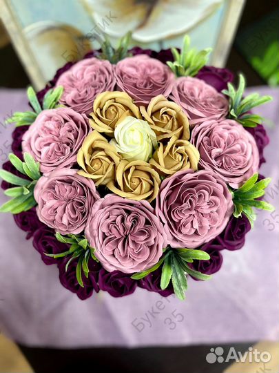 Цветы в шляпной коробке