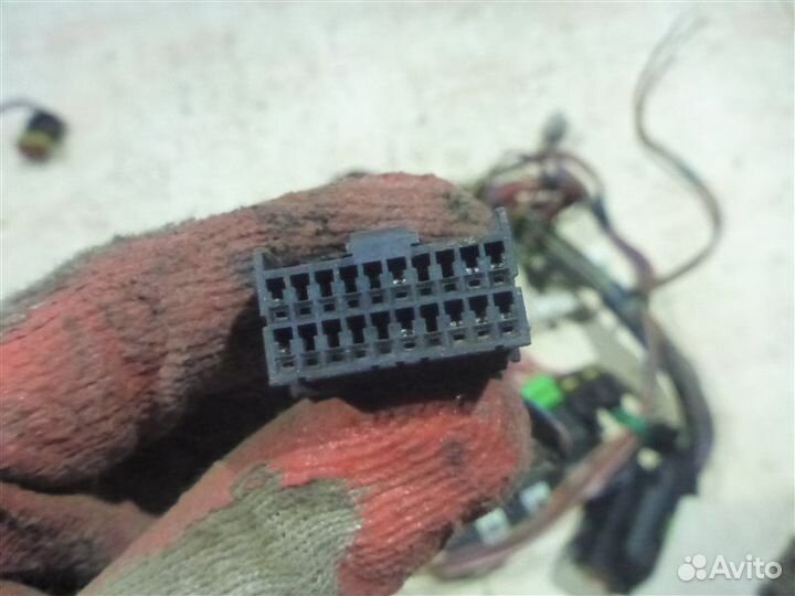 Проводка моторного отсека Лада 2115 седан 2111