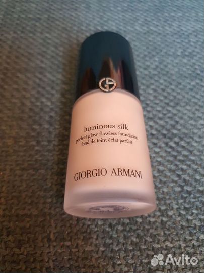 Крем тональный Giorgio Armani Luminous Silk 4