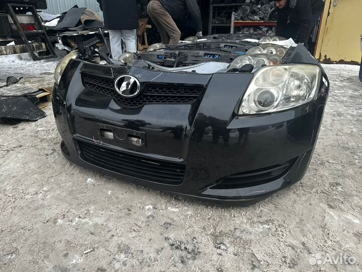 Передняя часть Toyota Auris E150
