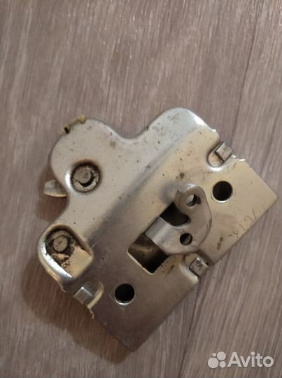 Продам замок багажника