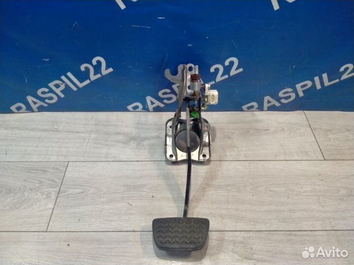 Педаль тормоза Toyota Chaser GX100 1GFE beams