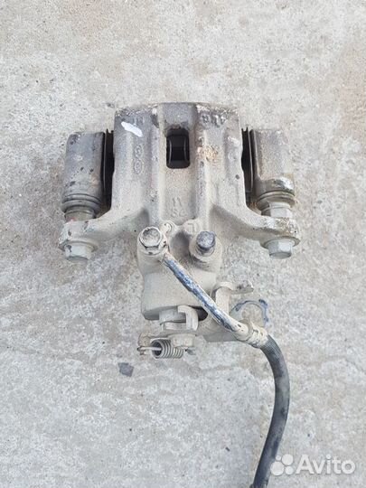 Суппорт задний левый 583101Y300 KIA picanto 2008