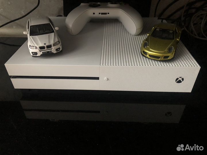 Продам xbox one s 1000gb HDD