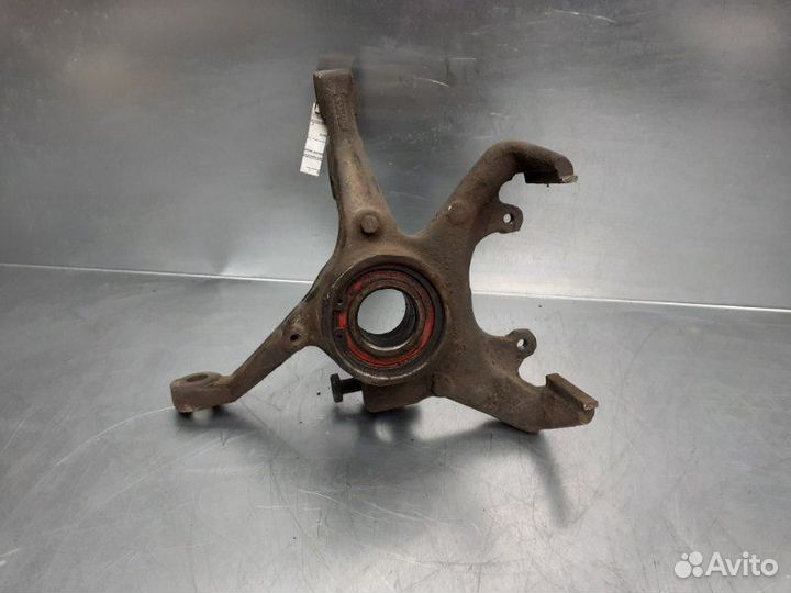 Кулак поворотный передний правый Volkswagen Golf