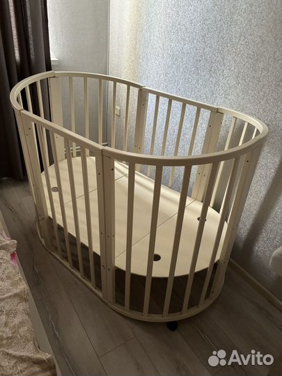 Детская кроватка круглая, стул для кормления