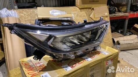 Фара левая и правая Toyota Rav4 XA50