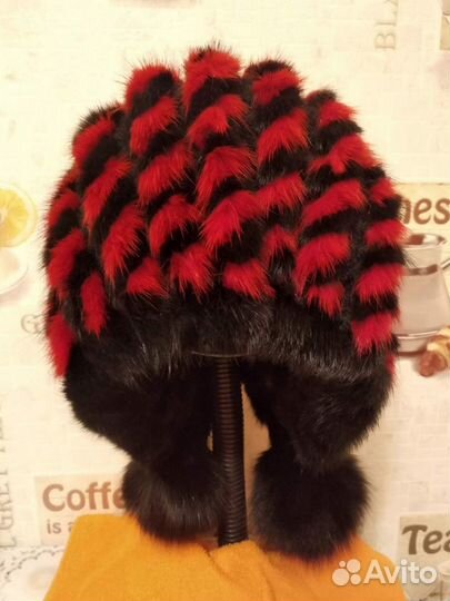 Шапка из кусочков норки на вязаной основе