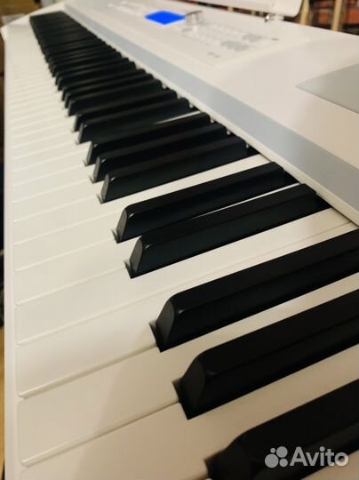 Цифровое Пианино с Возможностями Синтезатора