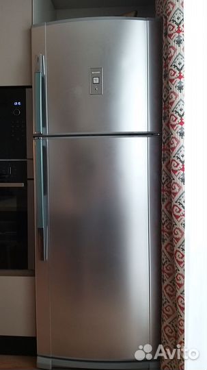 Холодильник двухкамерный широкий 68 см бу