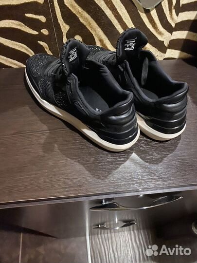 Кроссовки zara