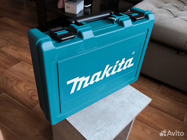 Перфоратор Makita HR2470