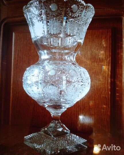 Ваза хрустальная на ножке