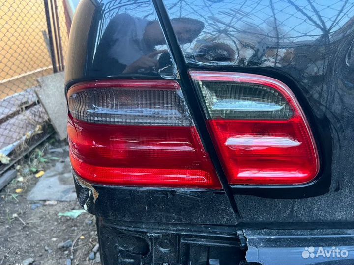 Фара левая Mercedes-Benz E-класс