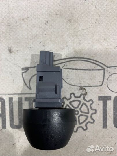 Кнопка аварийной сигнализации Toyota Rav4 A30