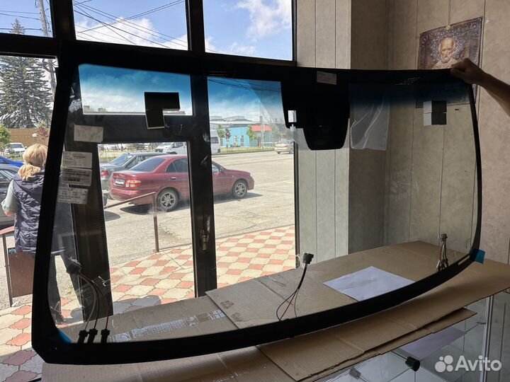 Стекло 56101-6A908 toyota landcruiser FJ200 SUV