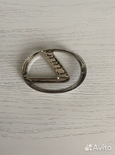 Значок крышки багажника Lexus NX