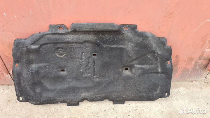 Шумоизоляция капота Вольво V-50